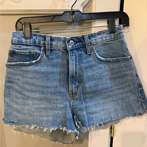 Abercrombie & Fitch the mom short high rise curve love Shorts